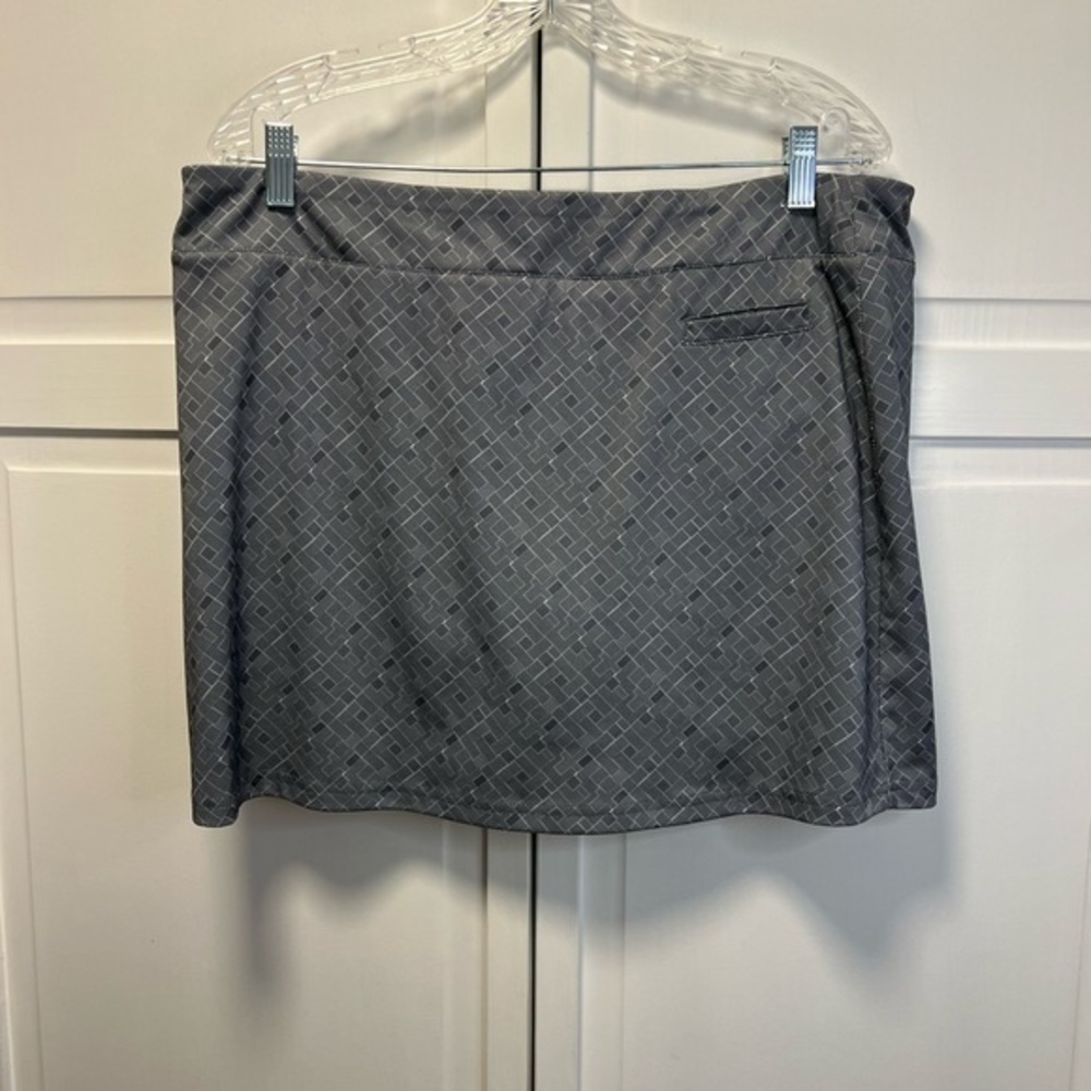 Pebble Beach Dry-Luxe Performance Golf Skort Size Womens XL Color Black & White